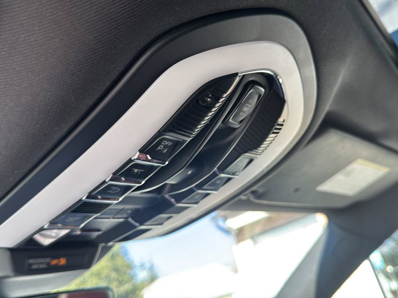 Used 2020 Porsche Macan AWD/4WD image 18