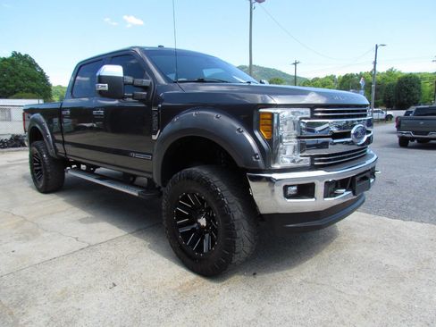 Used 2017 Ford F250 Lariat w/ Lariat Ultimate Package AWD/4WD image 6