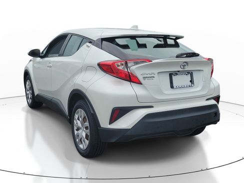 Used 2021 Toyota C-HR LE FWD image 4