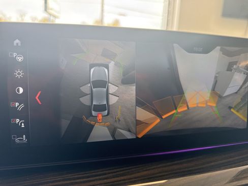 Used 2018 BMW 530e w/ Premium Package 2 RWD image 17