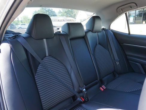 Used 2022 Toyota Camry SE image 25