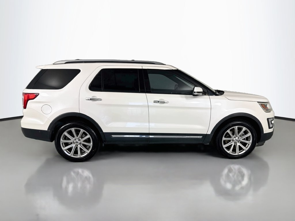 Used 2017 Ford Explorer Limited w/ Equipment Group 303A AWD/4WD image 8