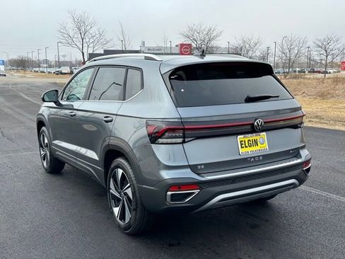 New 2026 Volkswagen Taos SE image 4