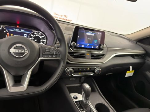 New 2026 Nissan Altima 2.5 SV FWD image 17