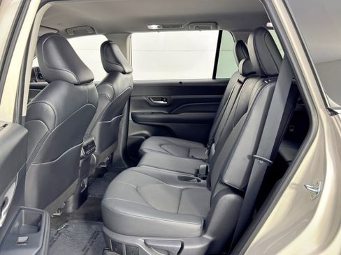 Used 2024 Toyota Grand Highlander XLE image 40