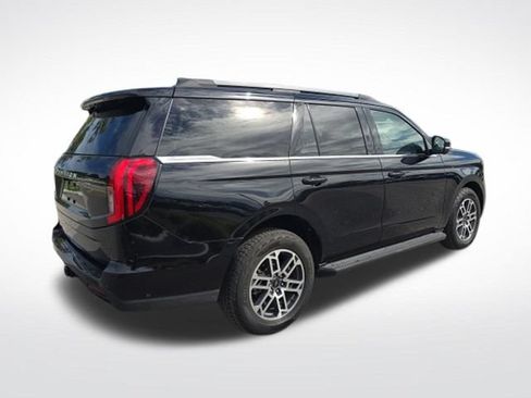 Used 2025 Ford Expedition Active AWD/4WD image 3
