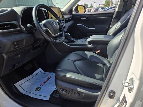 Used 2022 Toyota Highlander XLE image 9