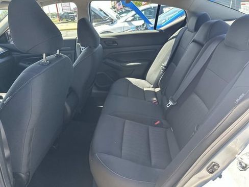 Used 2024 Nissan Altima 2.5 SV FWD image 12
