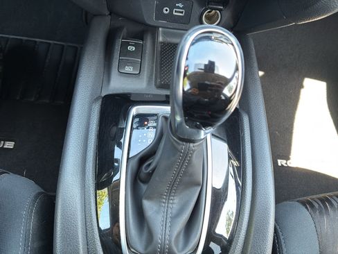 Used 2019 Nissan Rogue SV w/ Premium Package FWD image 39