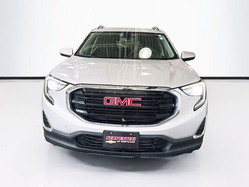 Used 2018 GMC Terrain SLE w/ Driver Convenience Package FWD image 4