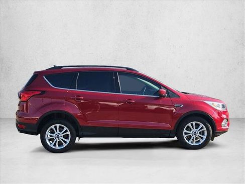 Used 2019 Ford Escape SEL image 4