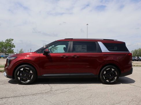 New 2026 Kia Carnival EX FWD image 4