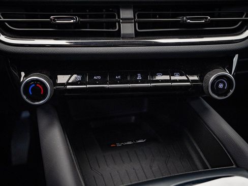 Used 2025 Chevrolet Equinox EV RS image 36