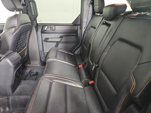 Used 2024 Ford Bronco Badlands image 38