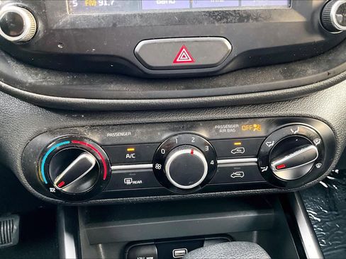 Used 2020 Kia Soul LX FWD image 32