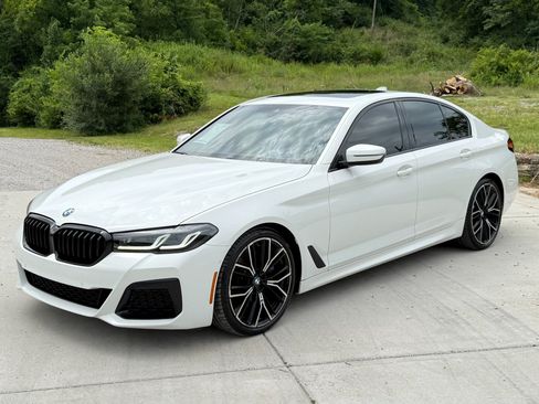 Used 2022 BMW 530i w/ M Sport Package RWD image 2