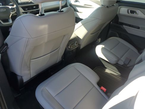 New 2026 Ford Explorer Active w/ Active Comfort Package AWD/4WD image 9