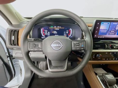 New 2026 Nissan Pathfinder Platinum FWD image 8