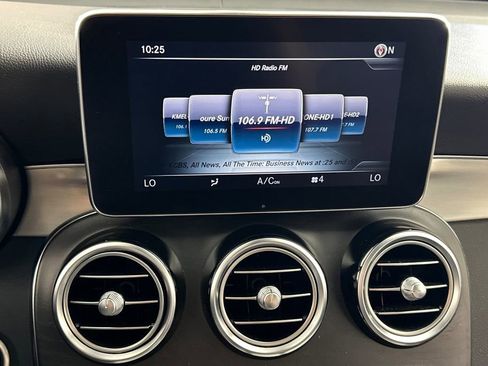 Used 2019 Mercedes-Benz GLC 300 4MATIC image 24