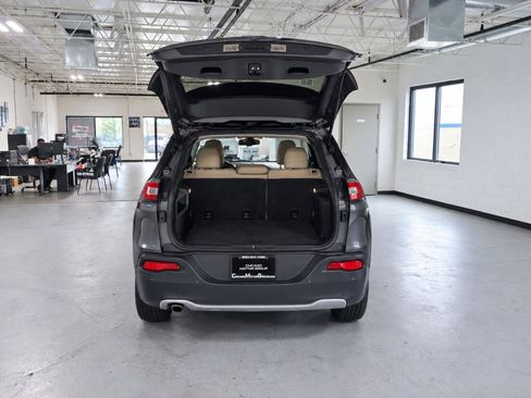 Used 2018 Jeep Cherokee Limited AWD/4WD image 7