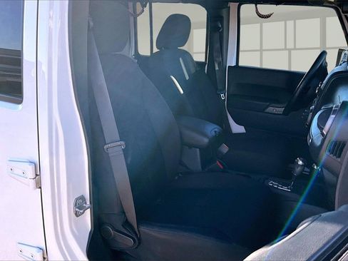 Used 2018 Jeep Wrangler Unlimited Sport S image 7