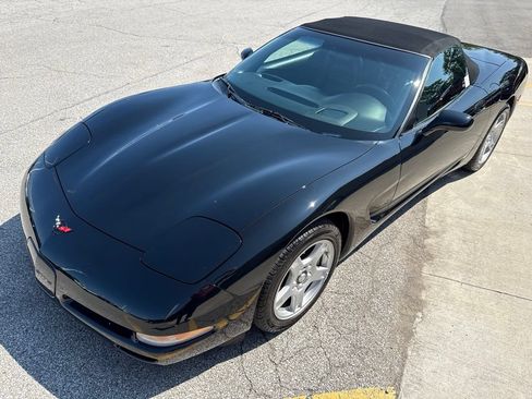 Used 1999 Chevrolet Corvette Convertible w/ Memory Pkg RWD image 18