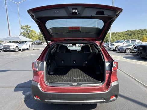Used 2025 Subaru Outback Premium AWD/4WD image 10
