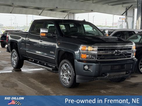 Used 2019 Chevrolet Silverado 2500 High Country AWD/4WD image 2
