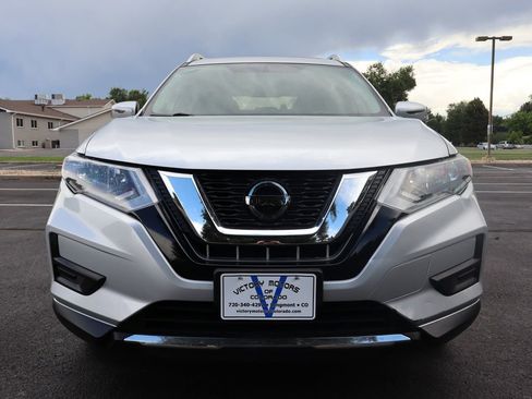 Used 2018 Nissan Rogue SV w/ Sun & Sound Touring Package image 13