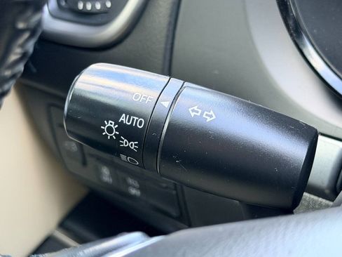 Used 2018 MAZDA CX-9 Touring FWD image 38