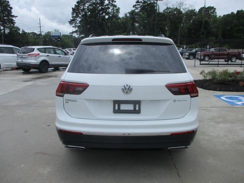 Used 2020 Volkswagen Tiguan SE w/ Panoramic Sunroof Package FWD image 6
