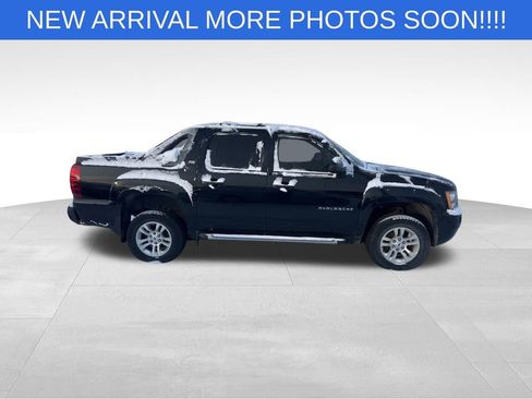 Used 2012 Chevrolet Avalanche LT w/ Suspension Package, Off-Road image 5
