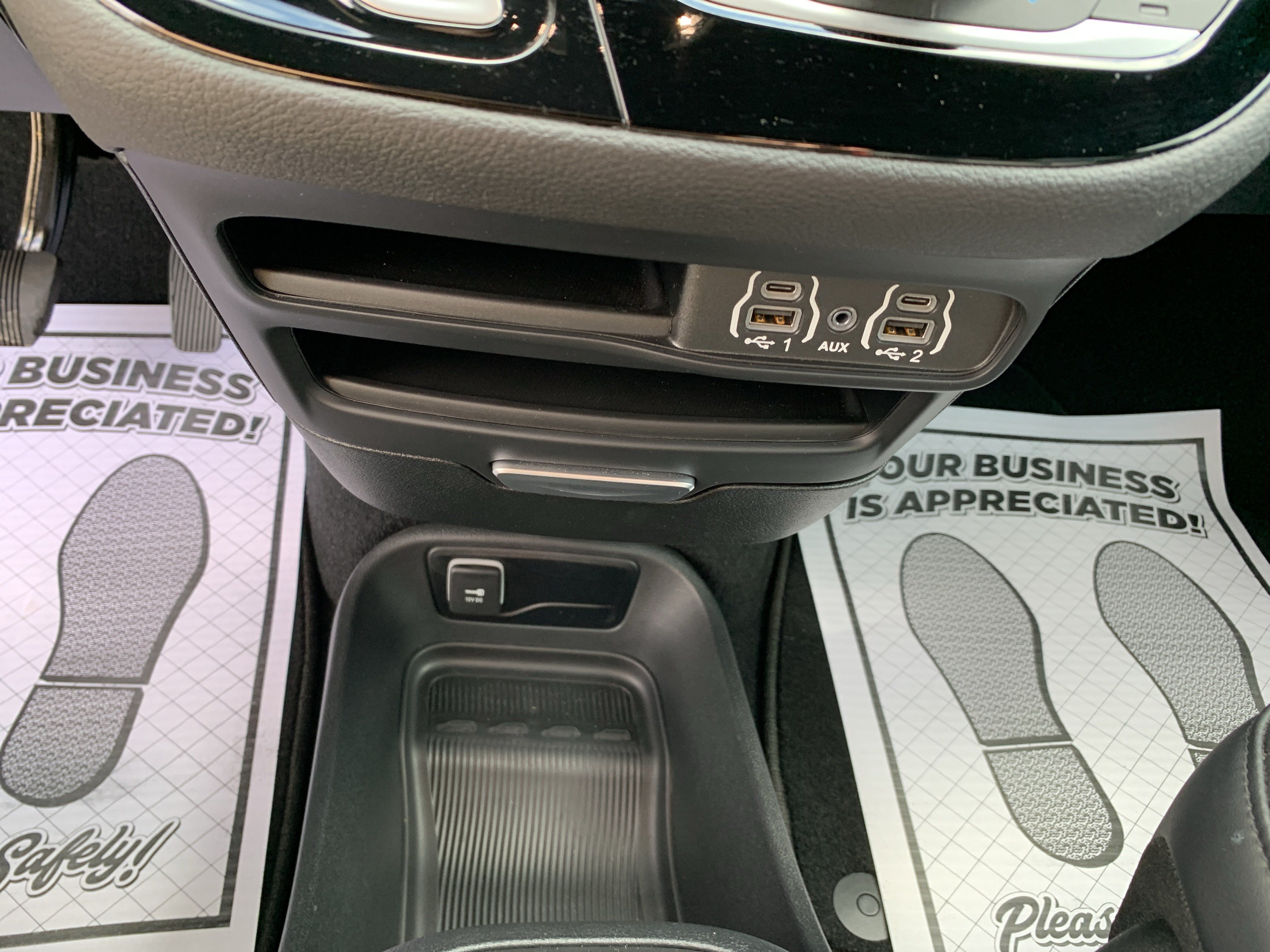Used 2025 Chrysler Pacifica Select FWD image 35