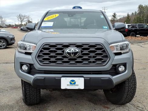 Used 2021 Toyota Tacoma TRD Off-Road w/ Technology Package image 8