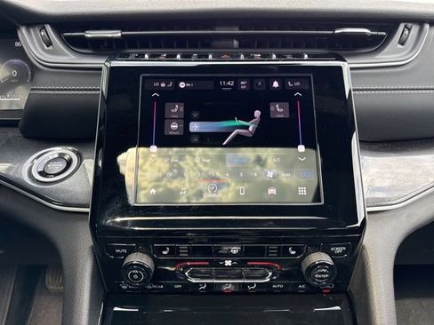Used 2023 Jeep Grand Cherokee Altitude AWD/4WD image 15