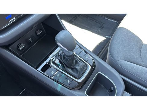 Certified 2022 Hyundai Ioniq SE FWD image 17