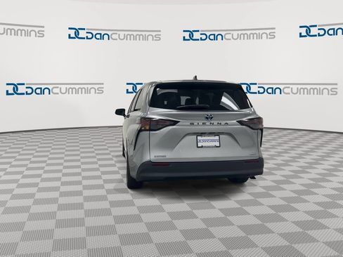 Used 2023 Toyota Sienna LE FWD image 7