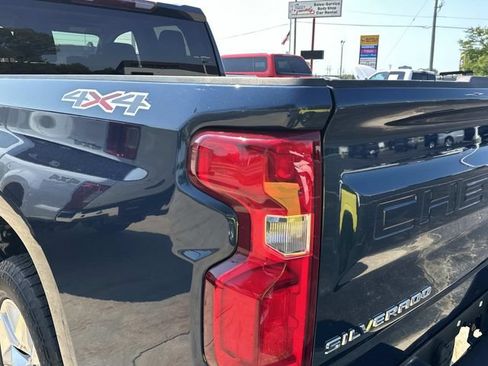 Used 2019 Chevrolet Silverado 1500 Custom w/ Custom Value Package AWD/4WD image 14