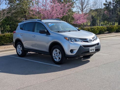 Used 2015 Toyota RAV4 LE image 2