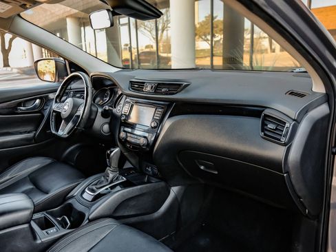 Used 2022 Nissan Rogue Sport SL AWD/4WD image 15