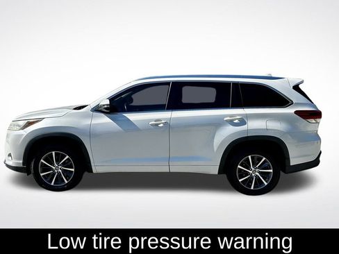 Used 2017 Toyota Highlander XLE image 8