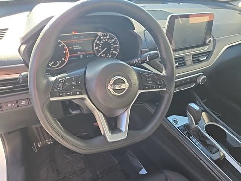 Used 2023 Nissan Altima 2.5 SV FWD image 13
