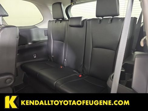 Used 2025 Toyota Grand Highlander AWD image 19