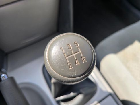 Used 2009 Toyota Camry Base 4dr Sedan 5M image 17