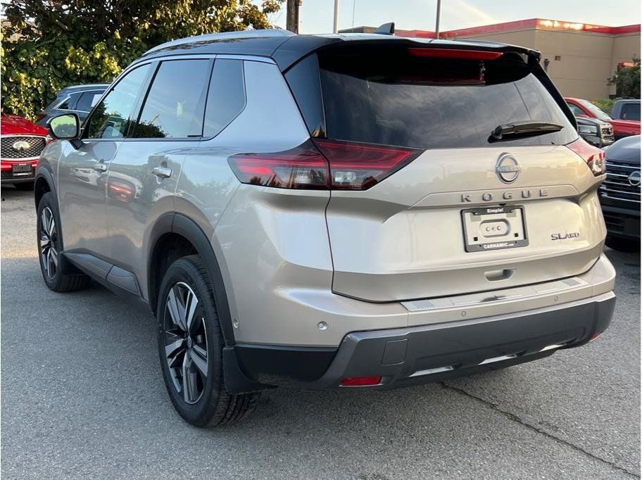 Certified 2025 Nissan Rogue SL AWD/4WD image 6