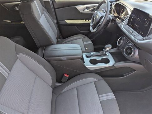 Used 2025 Chevrolet Blazer LT image 11