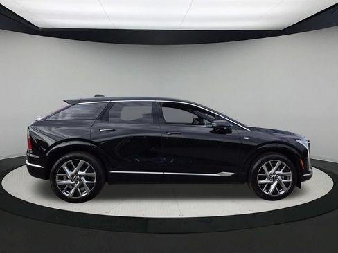 Used 2027 Cadillac Optiq Luxury RWD image 6