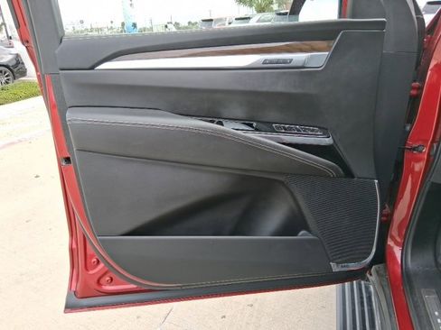 Used 2025 Cadillac Escalade Sport Platinum image 18