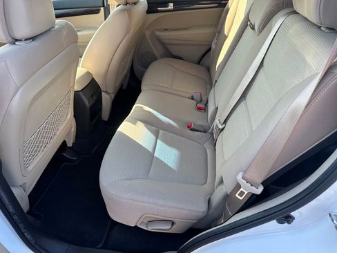 Used 2014 Kia Sorento LX FWD image 30