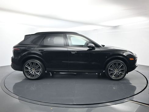 Certified 2021 Porsche Cayenne S AWD/4WD image 16